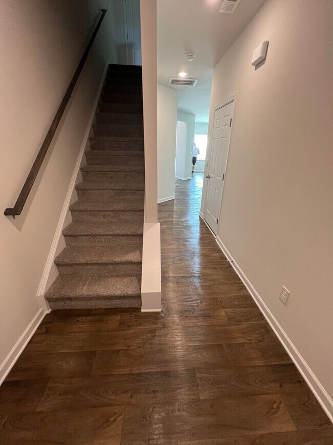 Building Photo - 3 Bedroom Townhome in York
