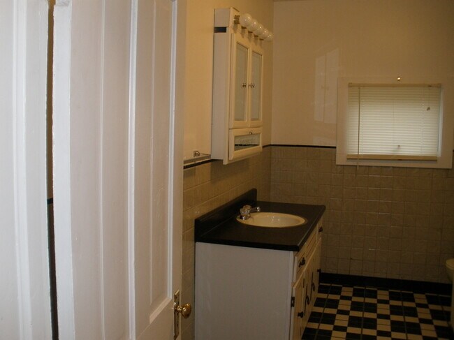 Building Photo - 200 Cleveland St