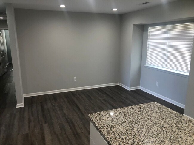 Foto del edificio - 2044 Susan Lee Ln