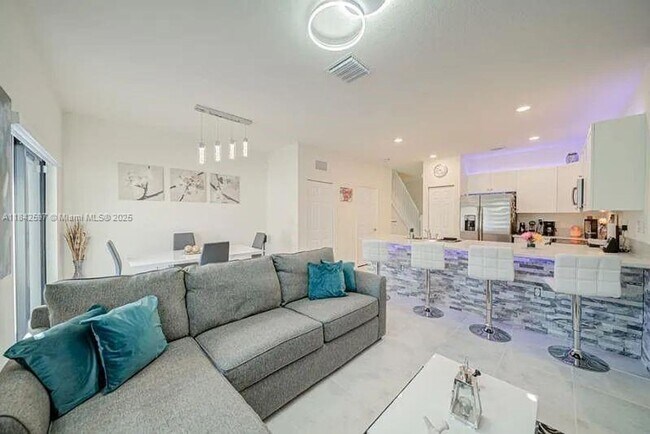 Foto del edificio - 3371 W 106th Terrace