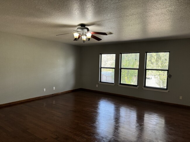 Building Photo - 7622 Forest Vale