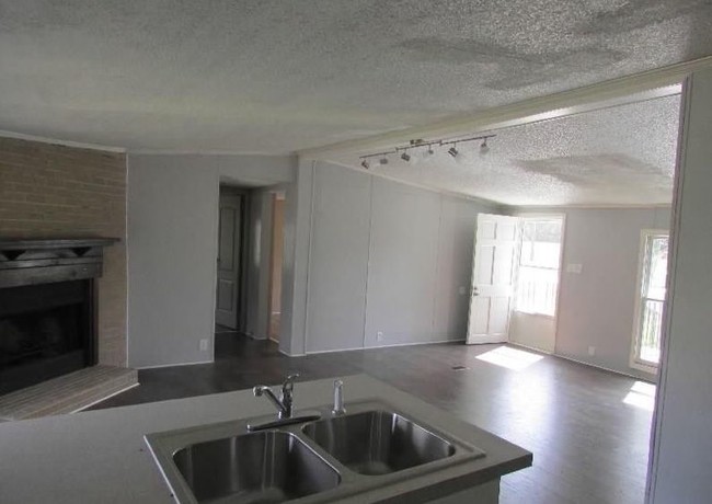 Building Photo - 1573 Blakely Rd