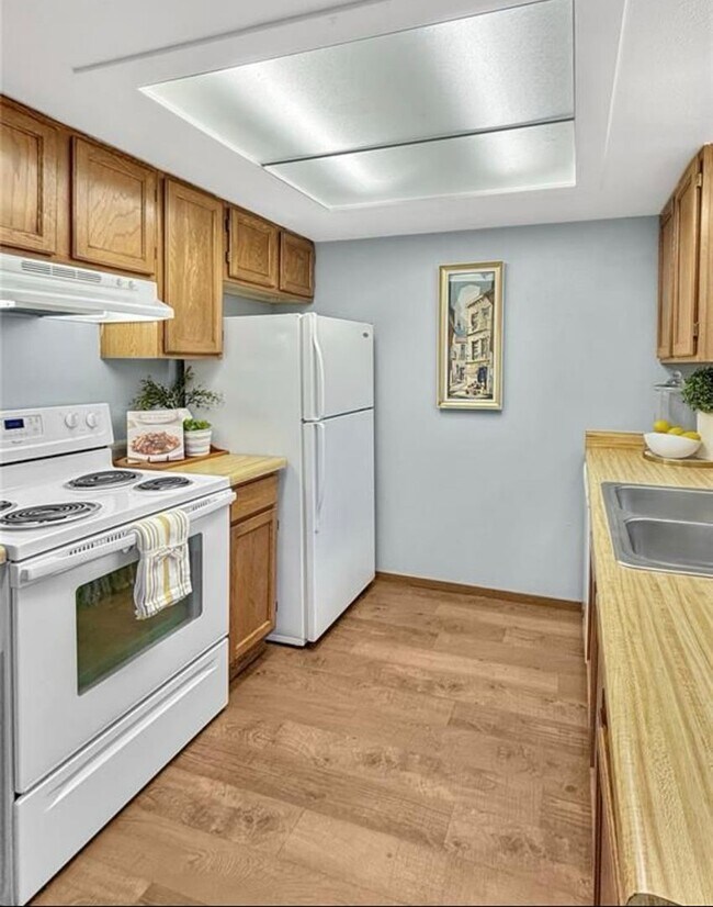 Foto del edificio - Charming 3 Bedroom 3 Bathroom Townhome with Private Patio