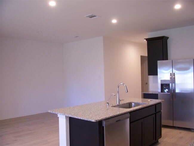 Foto del edificio - 5015 Rosevine Way