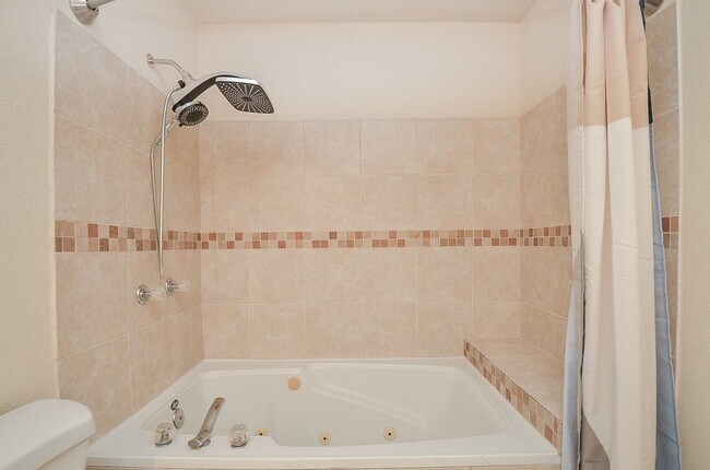 Foto del edificio - 14315 Branchwater Ln