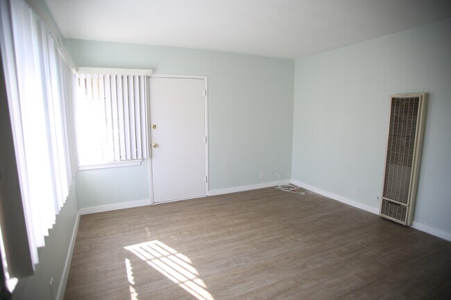 Building Photo - 4205 Stocker Plz