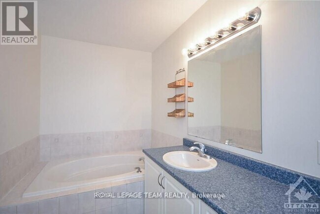 Building Photo - 293 Forestbrook St