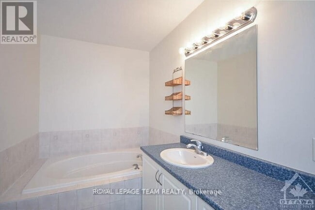 Photo du bâtiment - 293 Forestbrook St