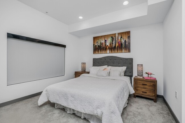 Building Photo - ST Townhomes at Romaine