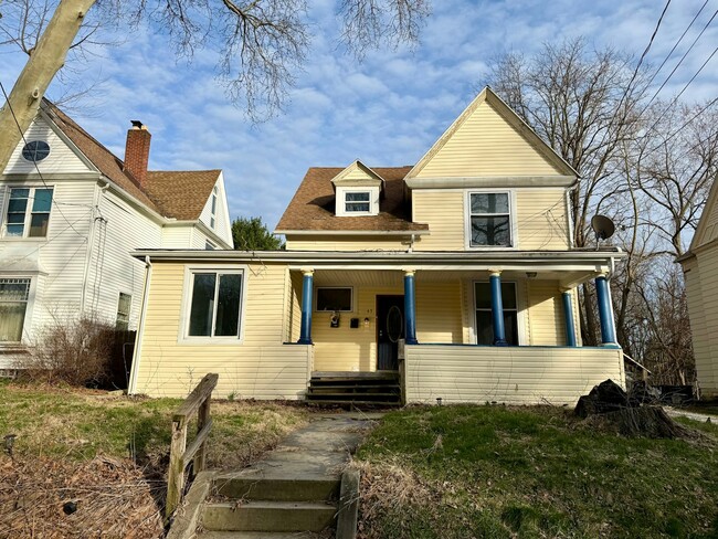 Building Photo - 45 Oakdale Ave