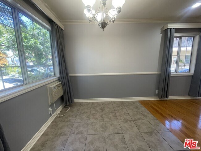 Foto del edificio - 1122 N Formosa Ave