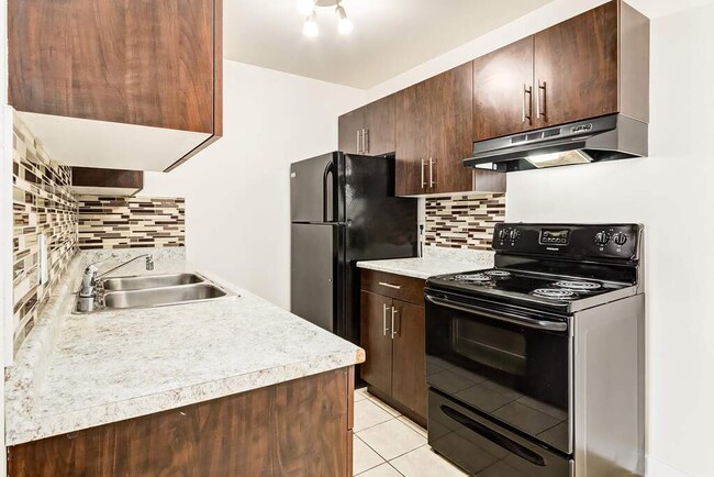 Building Photo - Mary Ann Manor