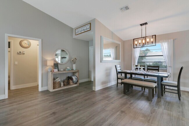 Building Photo - 108 Greenbriar Dr