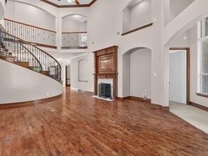 Building Photo - 13108 Lyndhurst Dr