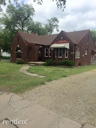 Primary Photo - 2056 N Hood St