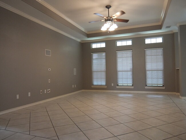Building Photo - 2505 Windrose Dr