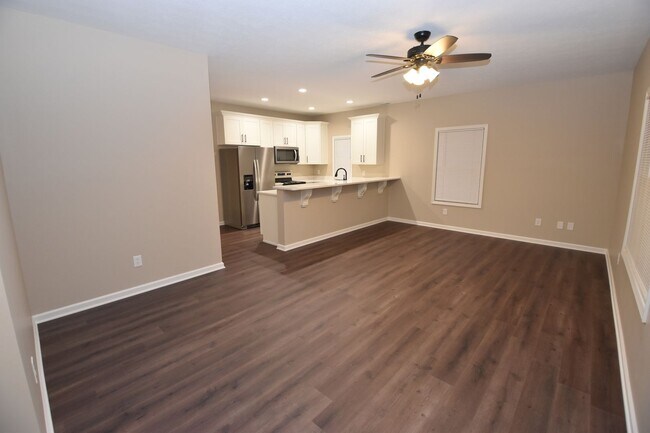 Foto del edificio - 821-833 W 7th St