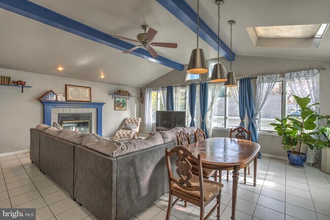 Foto del edificio - 123 Iron Hill Rd