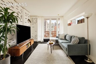 Building Photo - 130 W 20th St