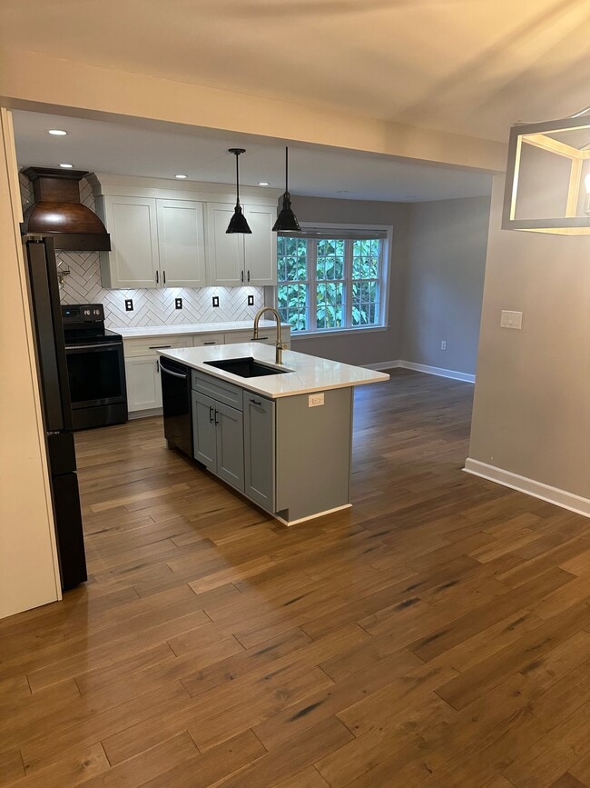 Foto del edificio - 15731Pypers Pointe Dr