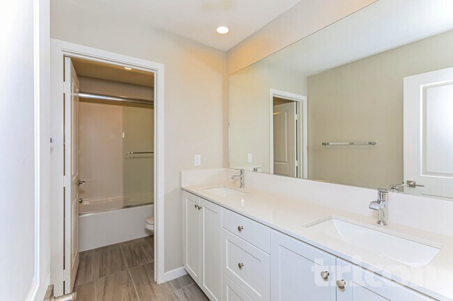 Foto del edificio - 28113 Cookhouse Ln
