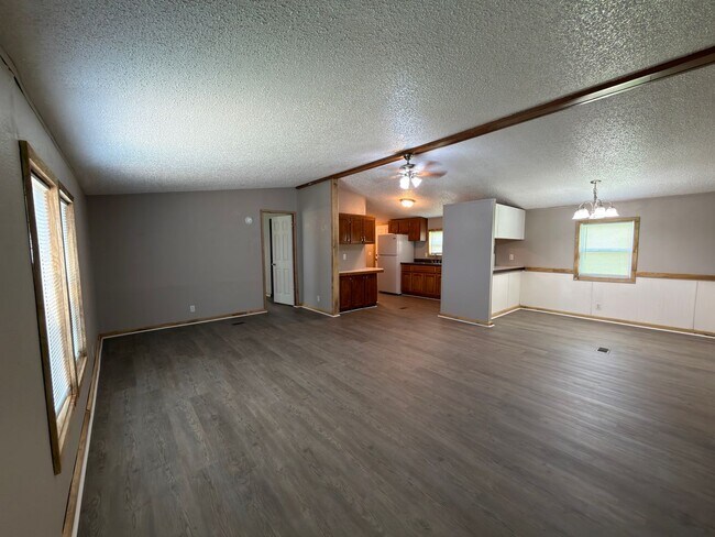 Foto del edificio - 949 N Bucks Pocket Rd SE