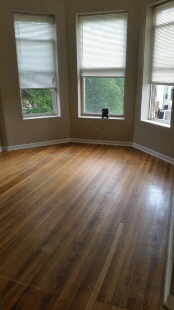 Foto del interior - 7036-7038 S Yale Ave