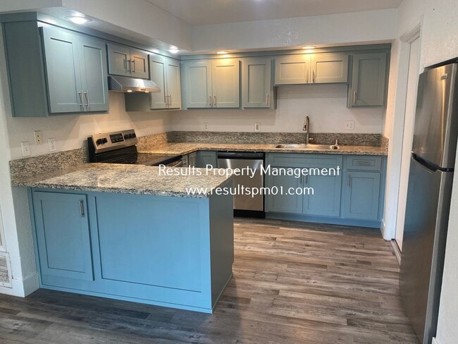 Building Photo - Charming 2 Bed 2 Bath Duplex