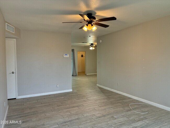 Foto del edificio - 6713 W Carol Ave