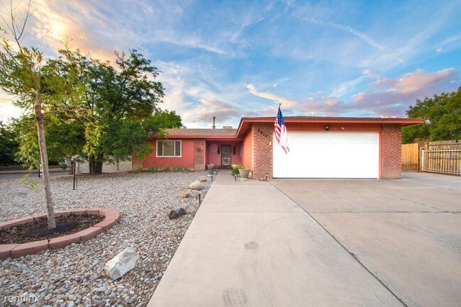 Building Photo - 8812 Peony Ct NE