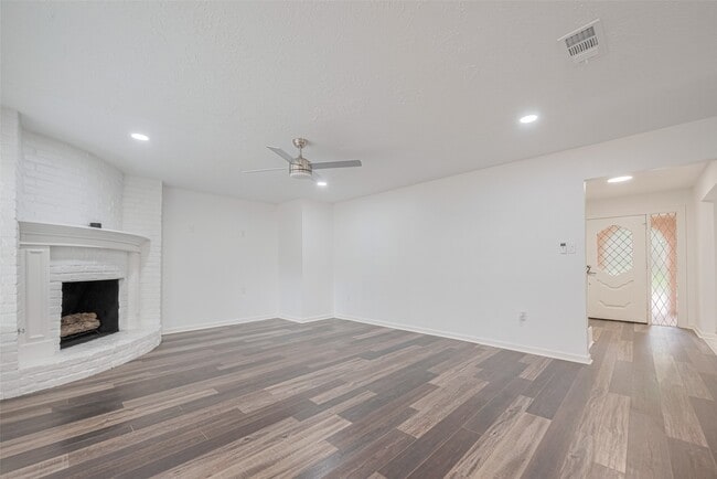 Foto del edificio - 5303 Lookout Mountain Dr