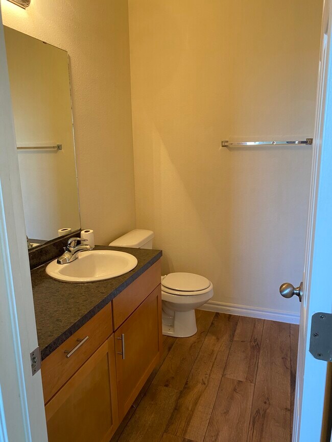 Building Photo - 127B bluejay blvd