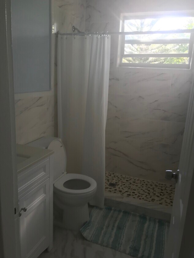 Foto del edificio - 160 NE 55th St
