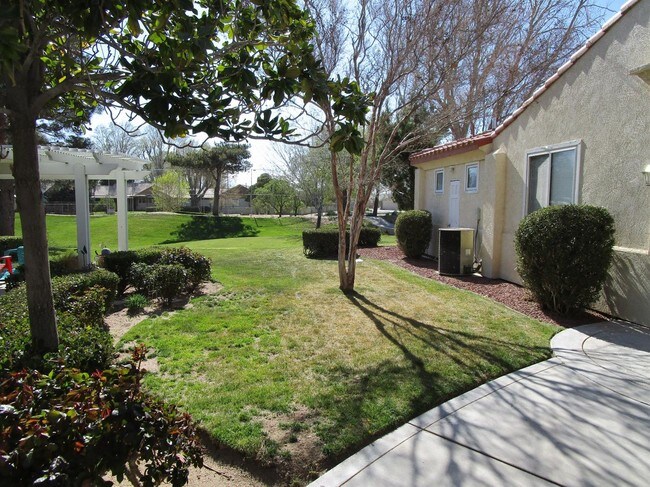 Foto del edificio - 11396 Country Club Dr