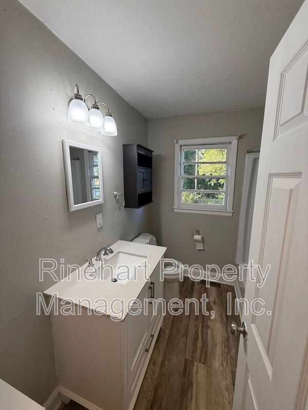 Building Photo - 1105 Carnation Ln