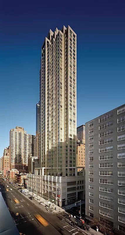 Building Photo - 260 W 54th St