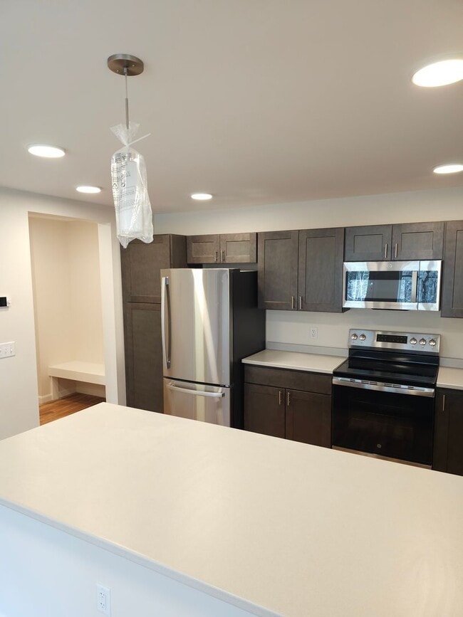 Foto del edificio - Village at Autumn Pond II:  New 2 Bedroom Corner Apartments with Balcony