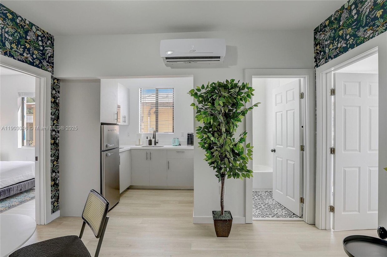 Foto principal - 1553 SW 7th St