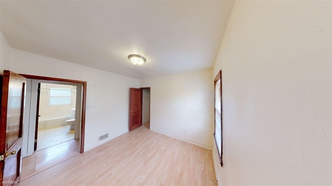 Building Photo - 5 br, 2 bath House - 211 12th Ave NW