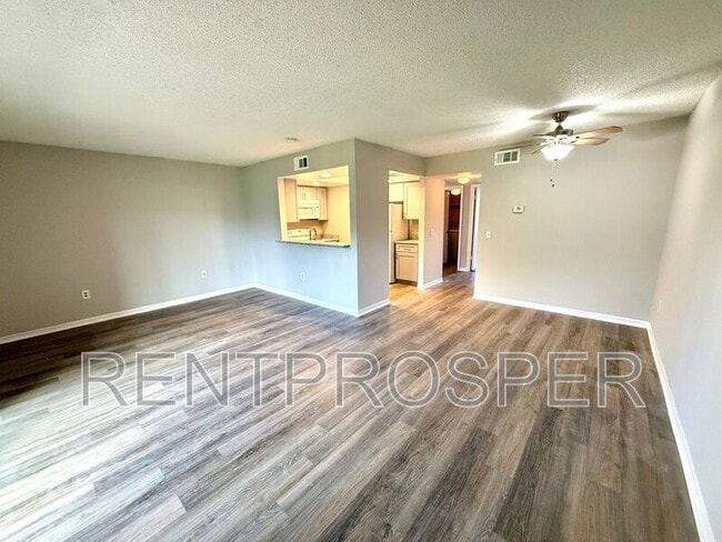 Foto del edificio - 1044 Mollie Ln