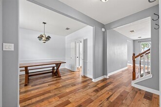 Building Photo - 232 Doncaster
