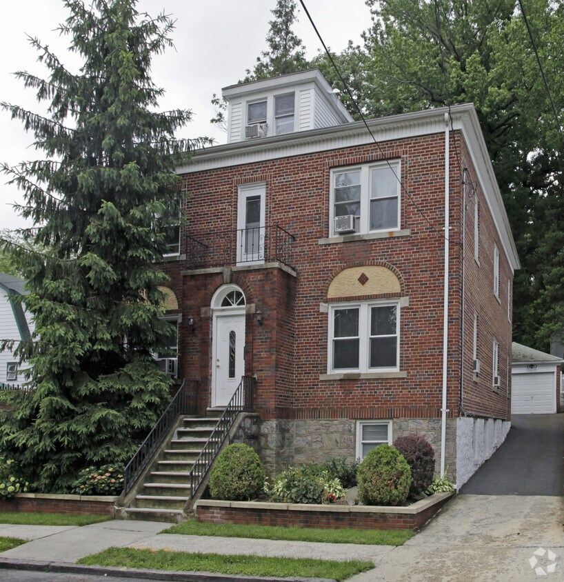 Building Photo - 66 Cox Ave