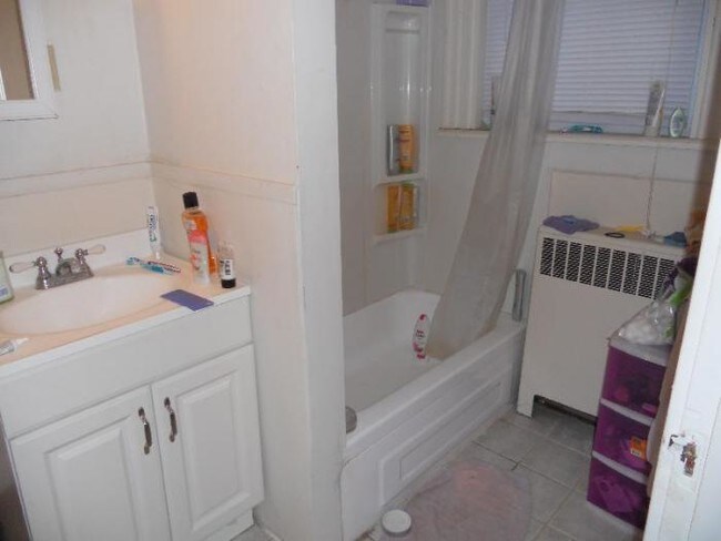 Building Photo - 1 bedroom in Nahant MA 01908
