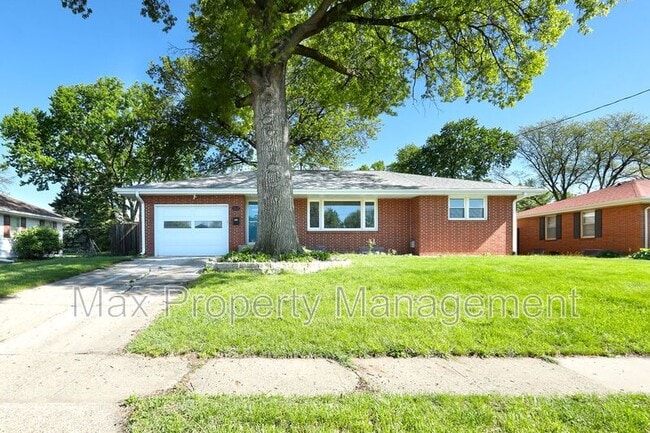 Building Photo - 7217 Maple Dr