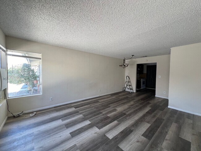 Foto del edificio - 471 S. Simpson Ave.