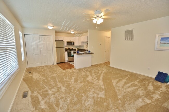 Building Photo - READY 11-03-25!! Completely Updated 2-Bedr...
