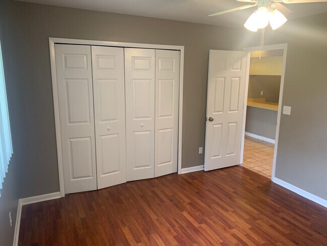 Foto del edificio - Cute 3 Bedroom 1.5 Bath duplex in Southwes...