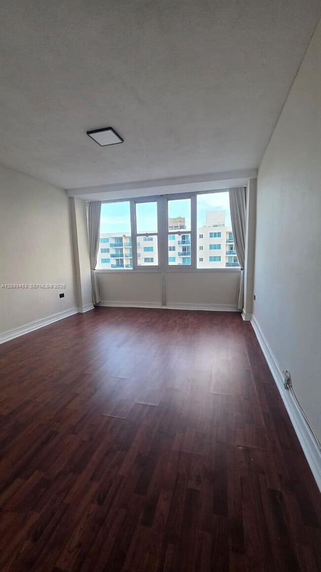 Building Photo - 7545 E Treasure Dr
