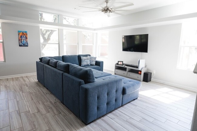 Building Photo - 411 Wetzel