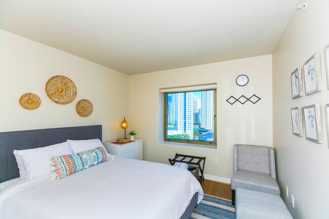 Building Photo - 1551 Ala Wai Blvd